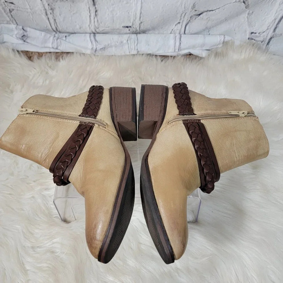 Pierre Dumas Two Toned Booties Braided Buckle Detail Women 10 Ankle Boot Western - Picture 6 of 13